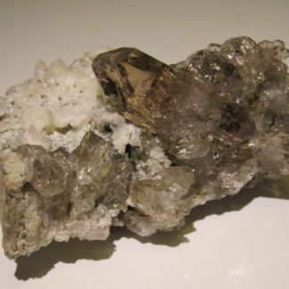 Quartz fumé avec Albite, La Toura, Les Deux Alpes, Oisans, Isère.