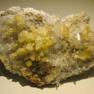 Dolomite sur Quartz, galerie Fontfraîche, Saint-Pierre-de-Mésage, Isère.