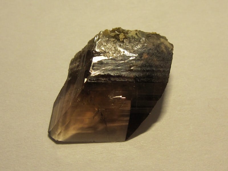 Cristal d'Axinite, Le Gendarme, Chamrousse, Oisans, Isère.