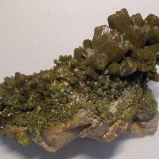 Wulfénite sur Pyromorphite, Les Farges, Ussel, Corrèze.