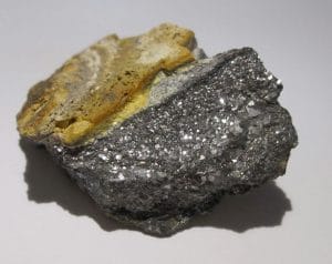 Antimoine, mine des Challanches, Allemont, Oisans, Isère.
