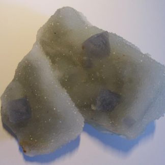 Fluorine bleue sur Quartz, mine de L'Avellan, Var.