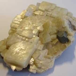 Pyrite sur dolomite, mine de Saint-Pierre-de-Mésage, Isère.