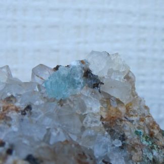 Hémimorphite bleue, malachite et quartz, L'Argentolle, Saône-et-Loire.