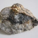 Bismuth natif, Zavaritskite, Russellite, carrière de Beauvoir à Échassières, Allier.