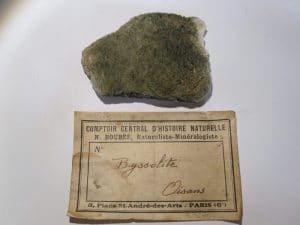 Byssolite (actinolite fibreuse), Oisans, un minéral d'Isère (Dauphiné).