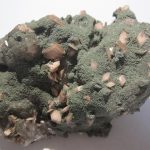 Titanite (Sphène) sur Chlorite, Tunnel du Gothard, Suisse.