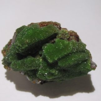 Pyromorphite verte sur barytine, les Farges, près d'Ussel, Corrèze.