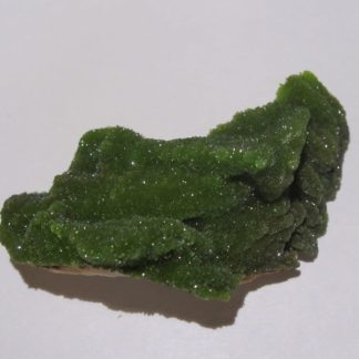 Pyromorphite verte sur baryte, Les Farges, près d'Ussel, Corrèze.