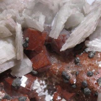 Fluorine rouge et barytine, mine de Voltennes, Saône-et-Loire.