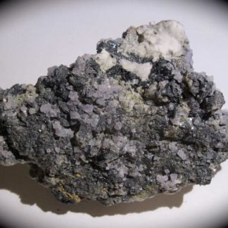 Fluorine violette et hématite, massif du Mont-Blanc, Haute-Savoie.