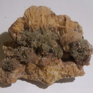 Mimétite, Baryte et Fluorite, mines de Monterniers, Lantignié, Rhône.