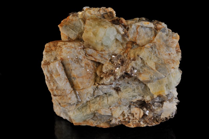 Gros cristaux de béryl du Ménez Goaillou, Coray, Finistère, Bretagne.