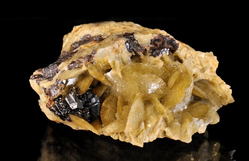 Bournonite, sphalérite et sidérite de la mine de La Mure en Isère.