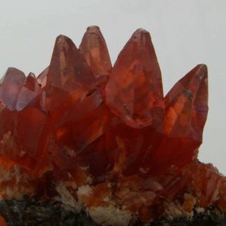 Rhodochrosite sur manganite, N'Chwaning Mine, Hotazel, Afrique du Sud.