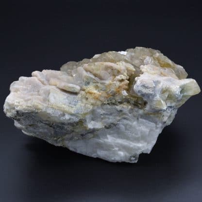 Barytine sur quartz, mine des Sausses, Chavaniac-Lafayette, Haute-Loire.