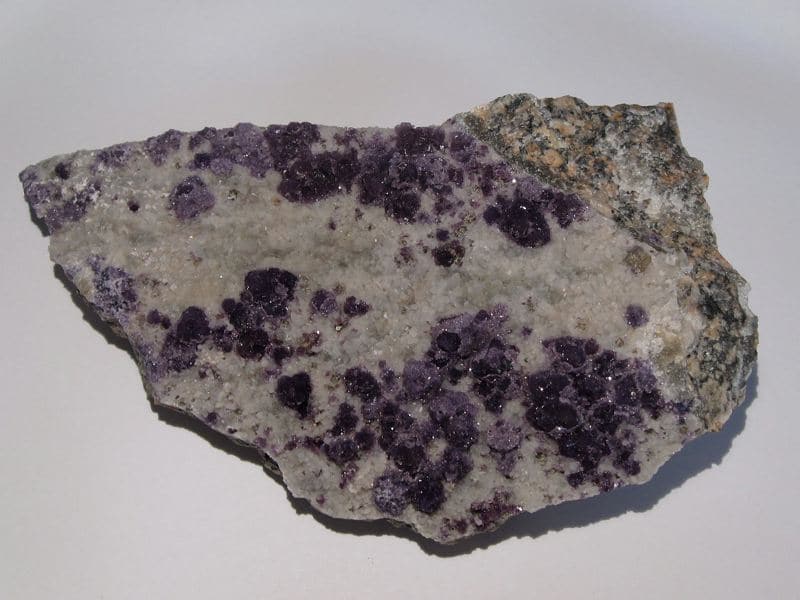 Fluorine violette de Buxières-les-Mines, Allier (Auvergne).