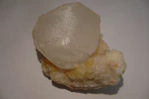 Calcite de la carrière Godin à Haut-Lieu, Avesnes-sur-Helpe, Nord.