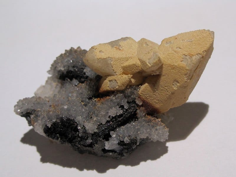 Calcite, ankérite en épitaxie et quartz, Fontsante, Var.
