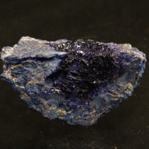 Géode d'azurite avec une cuprite (19ème siècle), Chessy-les-Mines, Rhône.