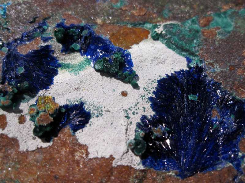 Azurite, leucocalcite, malachite, La Garonne, Var.