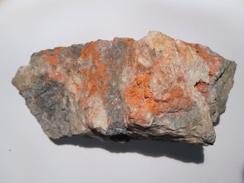 Minium, mine des Molérats, Saint-Prix, Saône-et-Loire, Morvan.