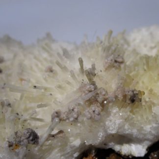 Natrolite, Puy de Marman, Puy-de-Dôme.