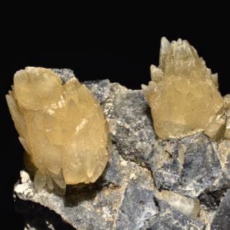 Cristaux de calcite sur octaèdres de galène, mine de Planioles, Lot.