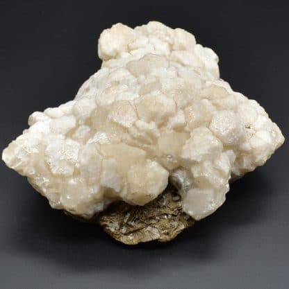 Calcite sur sidérite, mine de Peyrebrune, Tarn, France.