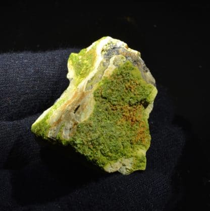 Pyromorphite verte sur galène, L'Argentolle, Saint-Prix, Saône-et-Loire.