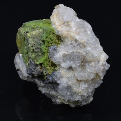 Pyromorphite et quartz sur galène, mine de L'Argentolle, Saône-et-Loire (Morvan).