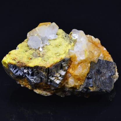 Wulfénite, pyromorphite, galène et quartz, L'Argentolle, Saône-et-Loire.