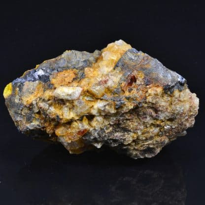 Wulfénite, pyromorphite, galène et quartz, L'Argentolle, Saône-et-Loire.