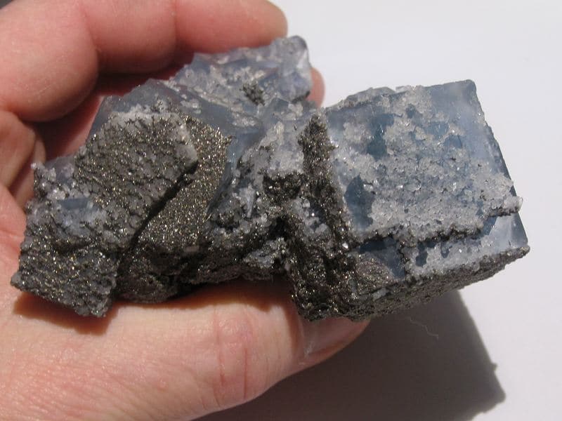 Fluorine bleue de la mine de Montroc à Mont-Roc, Tarn.