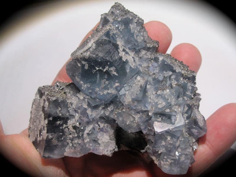 Fluorine bleue de la mine de Montroc à Mont-Roc, Tarn.