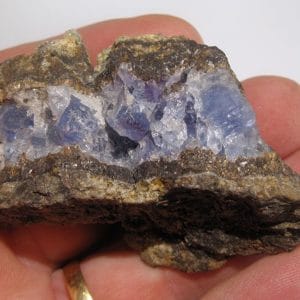 Fluorine bleue et violette, Giromagny, Territoire de Belfort.