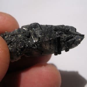 Tourmaline sur Quartz, carrière Menou, Saint Salvy, Tarn.