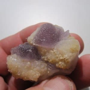 Fluorine violette en octaèdre, mine de Maine-Reclesne, Saône-et-Loire.