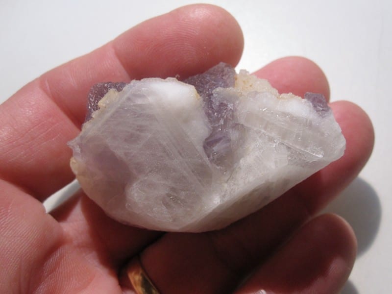 Fluorine violette en octaèdre, mine de Maine-Reclesne, Saône-et-Loire.