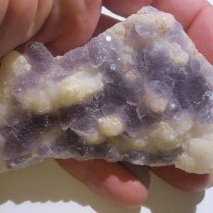 Cristaux de fluorine violette, mine de Maine-Reclesne, Saône-et-Loire.