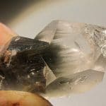 Cristal de quartz à inclusions d'amiante, massif de la Lauzière, en Savoie, minéral trouvé entre Maurienne et Tarentaise.