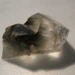 Cristal de quartz à inclusions d'amiante, massif de la Lauzière, en Savoie, minéral trouvé entre Maurienne et Tarentaise.