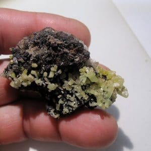 Pyromorphite sur gossan, Mindouli, Pool, Congo.