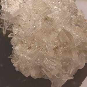 Baryte et cristaux de quartz, virage n°11, L'Alpe d'Huez, Oisans, Isère.