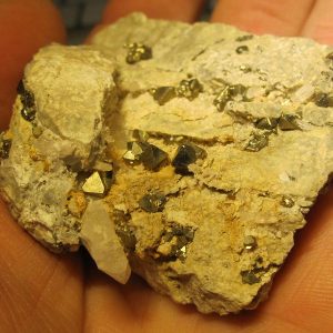 Pyrite, carrière du Petit Caous, Saint-Raphaël, Var.