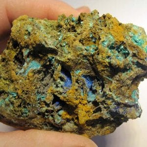 Chalcopyrite, Azurite et Carbonate cyanotrichite, Salsigne, Aude.