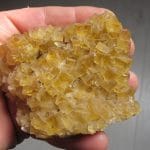 Fluorine jaune sur quartz, Valzergues, Aveyron.