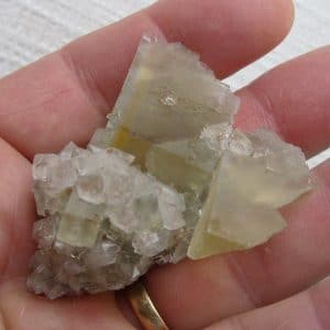 Fluorine jaune et quartz, Valzergues, Aveyron, France.