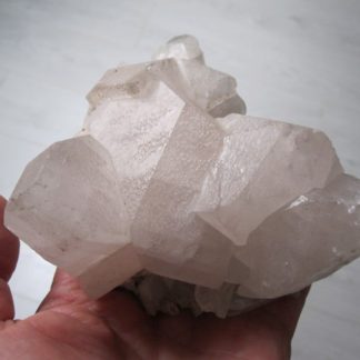 Calcite sur cristaux de quartz, cristallière de Maronne, Oisans, Isère.