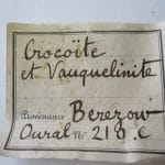 Crocoïte, vauquelinite, embreyite, Beresovsk, Russie.